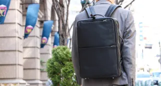 ラガードのストラップ付きクラッチバッグ